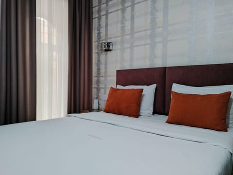 In-room safe, desk, blackout drapes, soundproofing