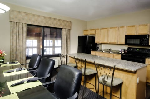 Suite, 1 Bedroom | Down comforters, desk, laptop workspace, soundproofing