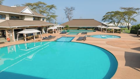 3 outdoor pools