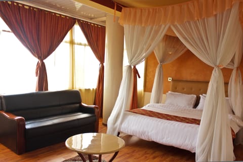 Executive Room | Premium bedding, minibar, in-room safe, desk