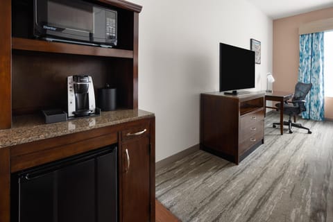 Premium bedding, in-room safe, desk, free cribs/infant beds