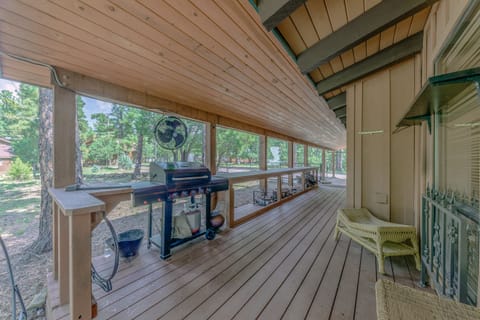 Wrap Around Porch w/ Propane Gas Grill