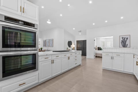 A Chefs dream.Double oven, kitchen aide six burner cook top, tons of counters 