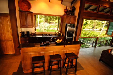 Coffee/tea maker, electric kettle