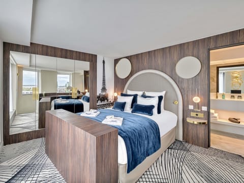 Junior Suite, 1 Double Bed | Premium bedding, in-room safe, blackout drapes, soundproofing