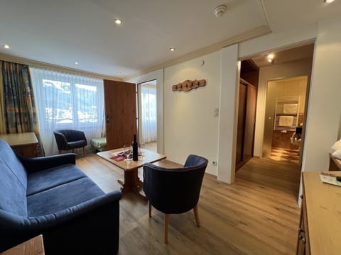 Room, 1 Bedroom, Non Smoking | Premium bedding, in-room safe, desk, soundproofing