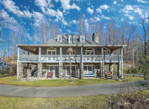 Welcome to Mountain Hollow Estate!