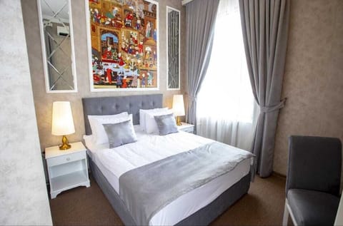 Basic Double or Twin Room | Desk, soundproofing, free WiFi, bed sheets