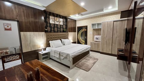 Presidential Suite | 1 bedroom, desk, soundproofing, free WiFi
