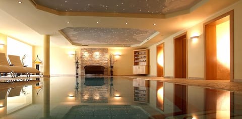 Indoor pool, sun loungers