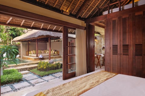 Courtyard Villa Private Hot Spring & Pool | Minibar, in-room safe, desk, soundproofing