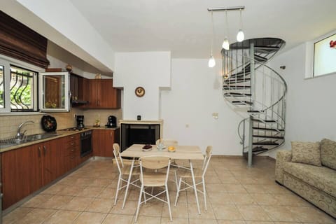 Comfortable Living & Dining Spot for Memorable Moments