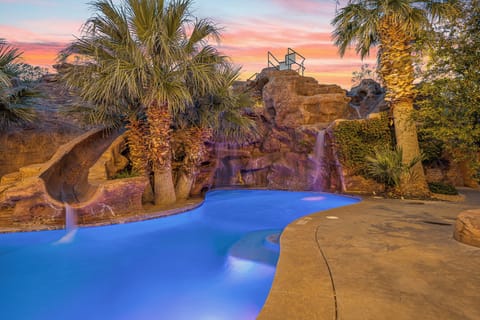 Mollie's Landing Pool
