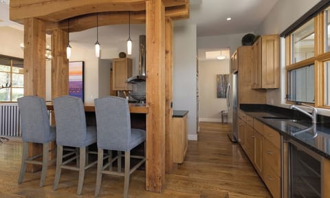 36 Swift Bear kitchen1