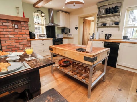 Fridge, dishwasher, electric kettle, toaster