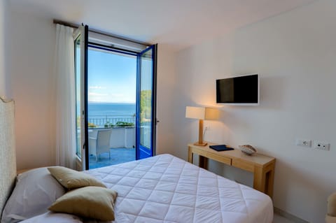 Deluxe Double Room, 1 Double Bed, Sea View | Minibar, in-room safe, desk, soundproofing