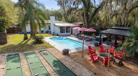 Exterior (Heated Pool, Hot Tub, Mini Golf, Firefit, BBQ)