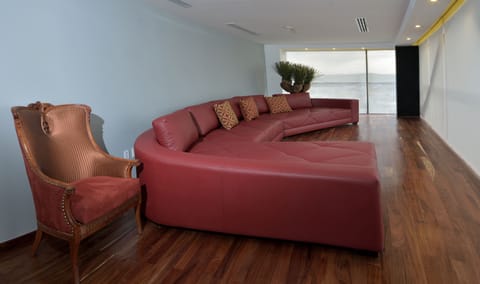 1 bedroom, in-room safe, desk, blackout drapes