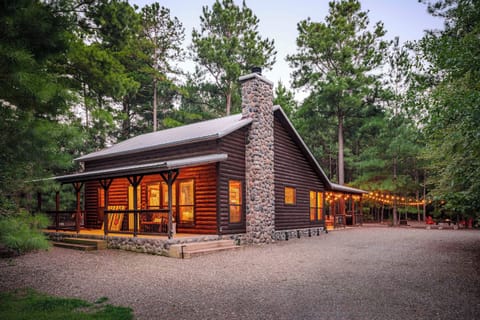 Rustic Elegance: A Log Cabin Retreat Amidst Whispering Pines