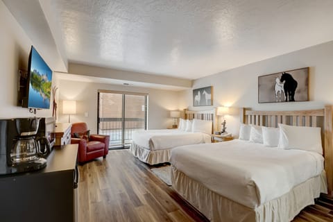2 Queen Beds / Main Living Space w/ Microwave, Coffee Maker, and Mini Fridge