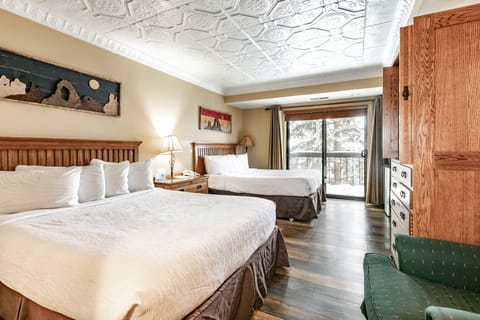 2 Double Beds