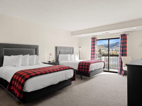 Two Queen Beds / Main Living Space