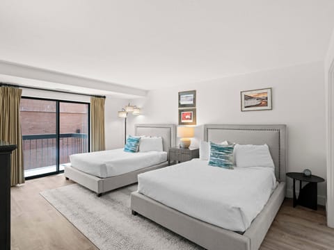 Main Living Area / 2 Queen Beds