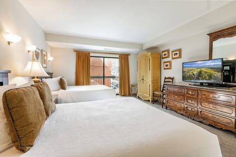 2 Queen Beds