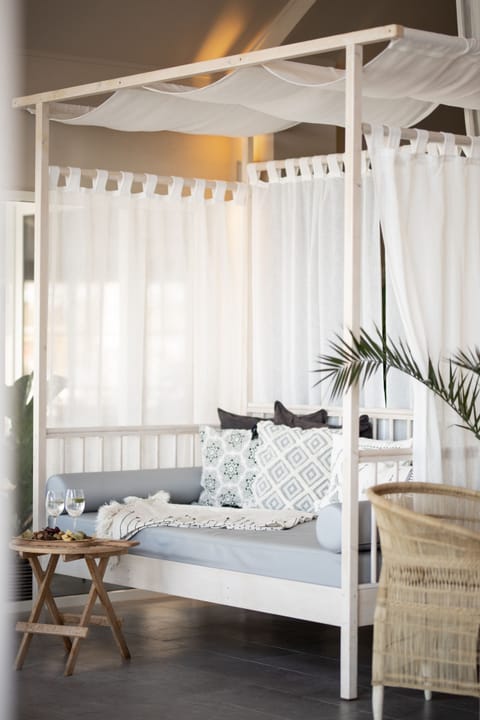 Sauna, hot tub, steam room, body treatments, hot stone massages