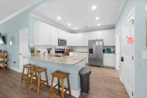 All modern appliances to make meal preparation a breeze.