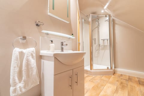 Deluxe Twin Room, Ensuite | Bathroom
