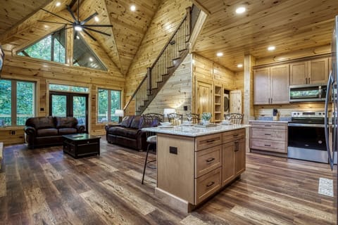 Cabin, 4 Bedrooms | Private kitchen | Coffee/tea maker, fridge, oven, toaster
