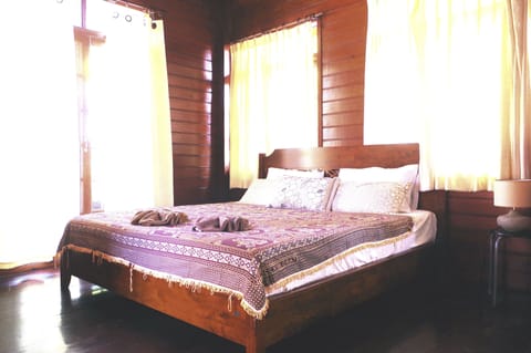 Thai House Air Con | Living area