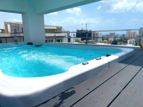 Outdoor spa tub