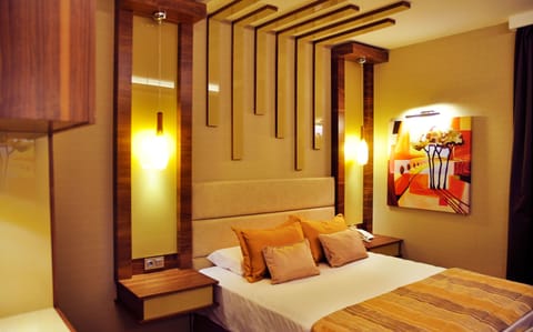 Deluxe Double Room | Premium bedding, minibar, in-room safe, desk