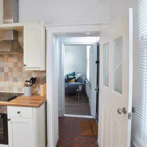 House | 2 bedrooms, desk, soundproofing, Internet