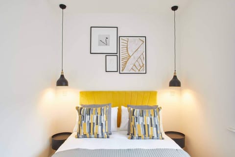 House | 2 bedrooms, desk, Internet