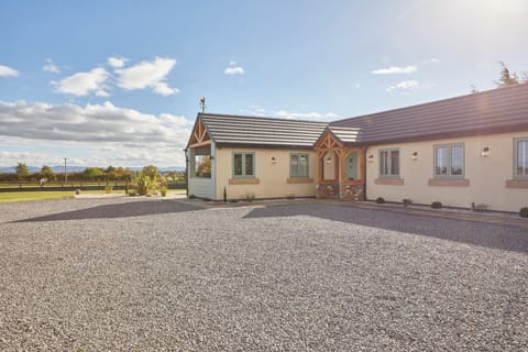 House, Accessible | 2 bedrooms, desk