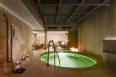 Couples treatment rooms, steam room, Turkish bath, hydrotherapy