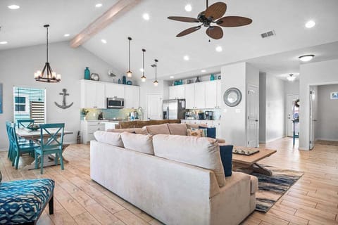 Welcome to spacious living! Enjoy our open floor plan designed for comfort and flexibility.