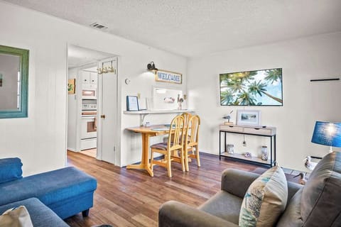 From kitchen chatter to living room laughs, our home keeps everyone connected. It’s the kind of flow that makes entertaining easy and relaxation effortless.