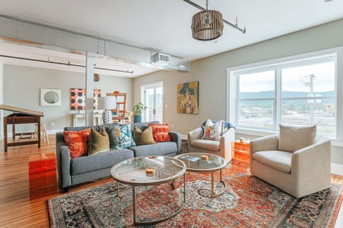 Living Room / Lounge
