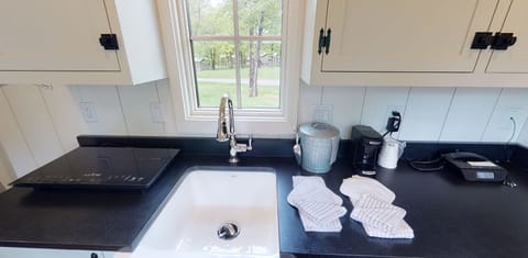 Camp Hut | Private kitchenette | Coffee/tea maker