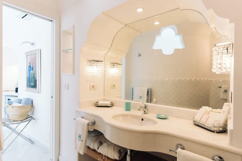 Elite Suite, Private Bathroom, Sea View (with External Jacuzzi and Private Gym) | Bathroom | Free toiletries, hair dryer, slippers, bidet