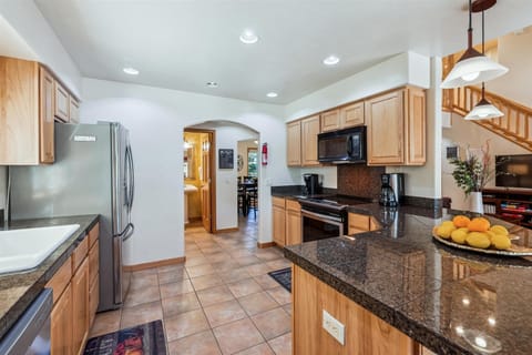 Kitchen - Legend Lake Lookout - Silverthorne Vacation Rental