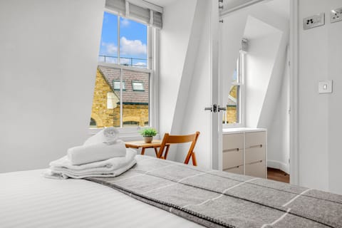 Executive Apartment | 2 bedrooms, desk, iron/ironing board, free WiFi