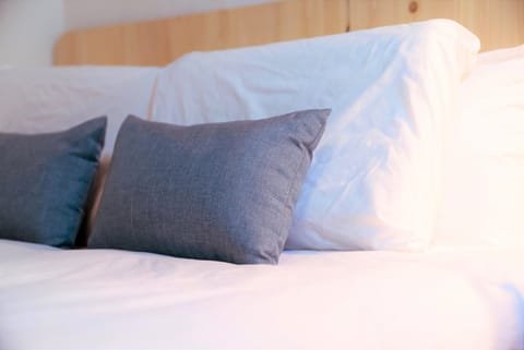 Signature Double Room, 1 Queen Bed, Shared Bathroom | Premium bedding, in-room safe, laptop workspace, soundproofing