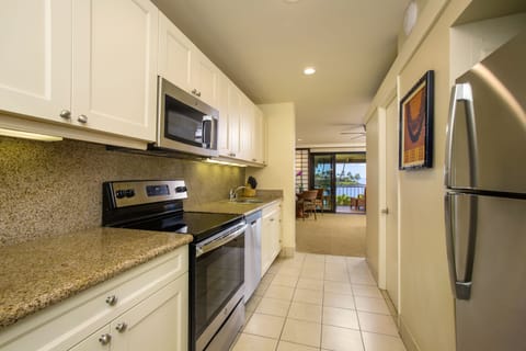 Deluxe Room, 1 King Bed | Private kitchen | Fridge, coffee/tea maker, highchair