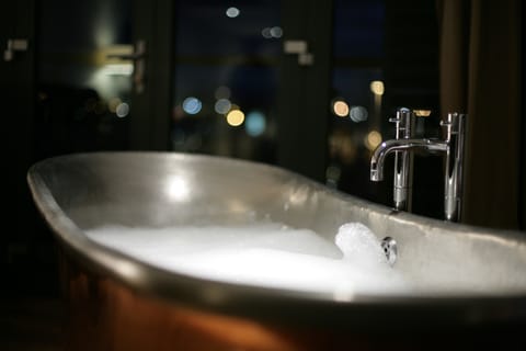 Luxury Double Room, Marina View (Copper Bath) | Deep soaking bathtub