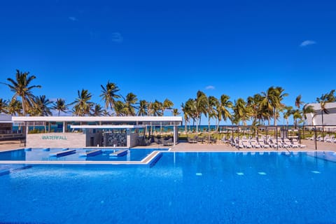 3 outdoor pools, pool umbrellas, sun loungers